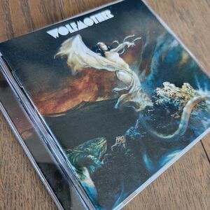 ★WOLFMOTHER「WOLFMOTHER」アルバム！輸入盤　全13曲収録(歌詞付き)3人組みバンドのデビュー作。