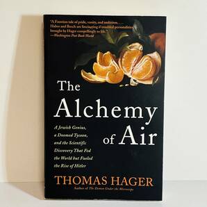 【洋書】The Alchemy of Air: A Jewish Genius, a Doomed Tycoon, and the Scientific Discovery That Fed the World but Fueled the …