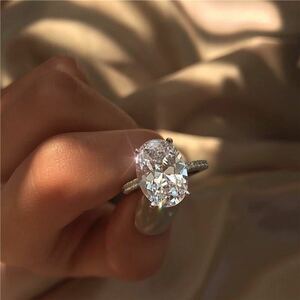 超豪華　リング　指輪　レディース　巨大ダイヤモンド　5ct超　ジルコニア