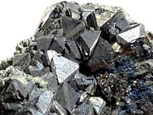 内蒙古産の磁鉄鉱と灰重石の共生・64g（中国産鉱物標本）_画像1