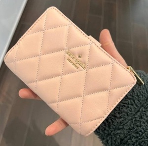 ☆セール☆kate spade carey キルティング Medium Wallet Pink