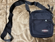 【新品未使用/送料込】 EASTPAK ミニショルダーバッグ イーストパック アメカジ ポーチ 西海岸 おでかけ 散歩 旅行 オシャレ ユニセックス_画像1