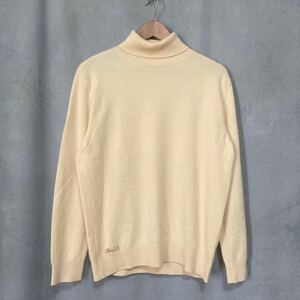 上質 PAPAS パパス 柔らか カシミヤ100% ニット 裾ロゴ タートルネック セーター size.50 (L) ペールイエロー 大きいサイズ 高級