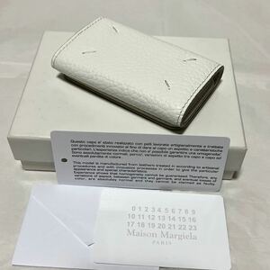 新品 Maison Margiela メゾンマルジェラ KEYCASE S56UI0206 キーケース 6連 エンボスレザー カレンダーロゴ white ホワイト