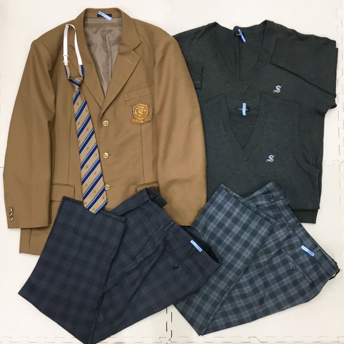 作新学院高校制服の値段と価格推移は?|27件の売買データから作 作新学院高校制服の値段と価格推移は?|27件の売買データから作