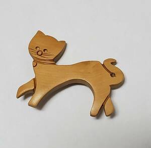  stylish cat wooden brooch 4. beautiful goods 