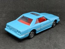 【トミカ 20 黒箱時代 日本製】ニッサン スカイライン 2000ターボ GT-ES 水色 メッキグリル サンルーフ付き カーキャリアセットモデル_画像2