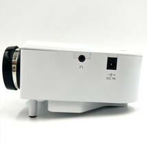 ※ 美品 FULL HD コンパクトLEDプロジェクター 動作確認済み 最大80インチ 映画 家庭用 小型 LED投影 ホームシアター【999】_画像4