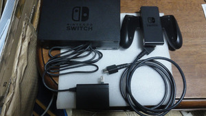 ●ニンテンドースイッチ Nintendo Switch ドック + ACアダプタ― + HDMIケーブル + グリップ 美品 純正 動作確認済●