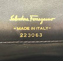 rrkk2313 Salvatore Ferragamo（サルヴァトーレフェラガモ） ブラックレザー カードケース 223063コインケース BLACK×GOLD_画像6