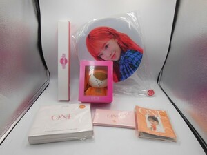 T【カ4-63】【100サイズ】未検品/IZ*ONE アイズワン チョ・ユリ グッズセット/ぬいぐるみ コレクトブック うちわ 等 k-pop