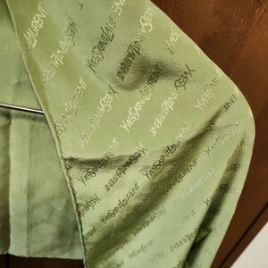 イブサンローラン Yves Saint Laurent スカーフ　シルク100％　絹100%