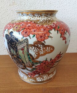 有田焼 秀峰作 色絵染付 金彩 桜御所車図 花瓶 高さ21cm 金襴手 飾壺 花瓶 花生 花入 