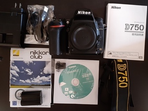 Nikon D750 ボディ（ショット数12018枚）箱・取説・バッテリー・充電器・ストラップ・CD・その他