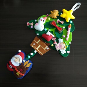 クリスマスツリー　壁飾り　サンタクロース　トナカイ　フェルト　ハンドメイド