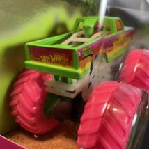 ホットウィール【Target限定日本未発売】 Hot wheels MONSTER TRUCKS GLOW IN THE DARK MIDWEST MADNESS モンスタートラック _画像4