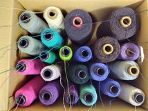 変わり糸　いろいろ　編み糸　手芸糸　毛糸　ちぢれ　さをり　みかん箱含む重量　約3.3kg_画像6