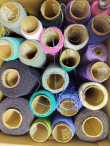 変わり糸　いろいろ　編み糸　手芸糸　毛糸　ちぢれ　さをり　みかん箱含む重量　約3.3kg_画像10