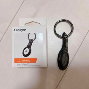 Spigen AirTag ケース キーホルダー カバー　軽量 紛失防止 装着 キーリング エアタグ AirTag 黒 ブラック