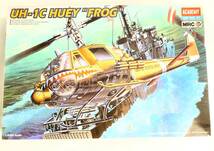 ★☆【定形外OK】未組立!アカデミー 1/35 UH-1C HUEY “FROG” ヒューイ フロッグ~2001年製!!~内袋未開封品【同梱可】[FK14B44]☆★_画像1