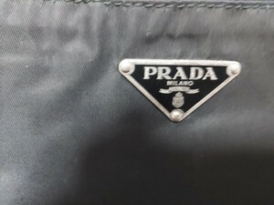 PRADA プラダ　ショルダーバック　ブラック　使用感少ない内側も綺麗な品納戸整理品の為格安スタート