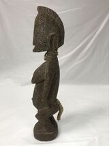 アフリカ　女性　木彫り　人形（幅約8ｃｍ×8ｃｍ×高さ約35ｃｍ）中古　長期保管品　天然木　飾り物　置物　インテリア　民芸品　現状品_画像4
