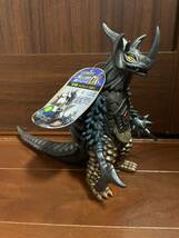 タグ付き　ウルトラ怪獣DX 暴君怪獣　タイラント　SDU ライブサイン付き　ソフビ ウルトラマン_画像1