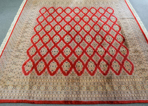 パキスタン手織り絨毯　ウール 　size:208×205cm　リビングラグ