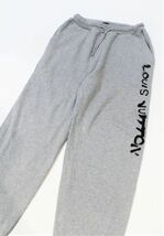 正規品 Louis Vuitton MENS スプレーロゴ スウェットパンツ BTS テテ着 ルイヴィトン LOGO SWEAT PANTS グレー M イタリア製 ST-1-36_画像5