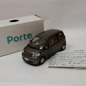 □23121806　ミニカー　TOYOTA　Porte　初代ポルテ　中期？　カラーサンプル　グレーメタリック　トヨタ　全長約13cm　【非売品】