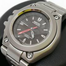 ○T23122206　CASIO　カシオ　MR-G　チタン　右腕用モデル　MRG-120T-1A　ケース入　予備駒　G-SHOCK　黒色文字盤　メンズ　腕時計　動作中_画像2