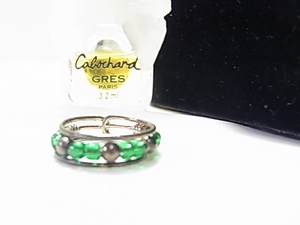 美しいグリーン　エメラルドカラーのビーズ使い　フリーサイズ　リング　指輪
