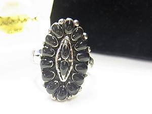 ブラック　黒　オニキス調のカラーのストーン調　インパクト感のあるデザイン　サイズ15号　リング　指輪