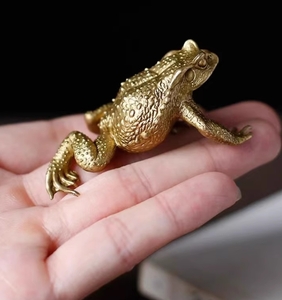 純銅の小さなヒキガエル 個性的な茶寵置物 真鍮のカエル