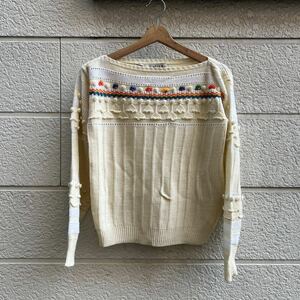 80s USA古着 レディース デザインニット セーター 白 ホワイト VICKI VOLTS 花柄 刺繍 アメリカ古着 vintage ヴィンテージ アクリル