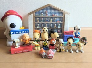 中古品　スヌーピー　フィギュア　貯金箱　壁掛けなどセット　サトちゃんおまけ付き ソフビ おもちゃ