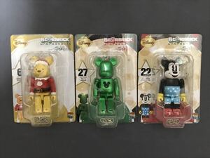 新品未使用品　RBRICK ベアブリック ディズニー オーナメント ファミマ　グリーンメタリック　プーさんサンタVer　ミニーマウスパイカット