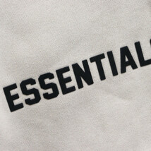 FOG Essentials フィアオブゴッド エッセンシャル UAE限定 ワッペンロゴスウェットショーツ ハーフパンツ ベージュ_画像3