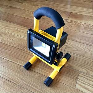 美品 LED Floodlight 投光器 充電式 防水防塵使用 昼光色 10W 夜釣照明 集魚ライト キャンプ DIY CAMP OUTDOOR FISHING HUNTING CAMPING