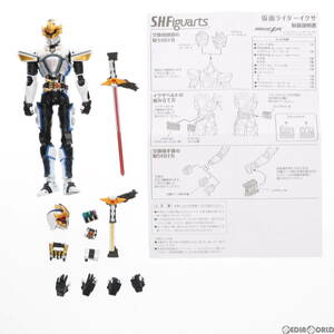 【中古】[FIG]S.H.Figuarts(フィギュアーツ) 仮面ライダーイクサ 仮面ライダーキバ 完成品 フィギュア バンダイ(61123956)