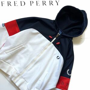 【送料無料】FRED PERRY フレッドペリー　トリコカラー　ロゴ刺繍　パーカー　メンズ　トリコロール　ジップ　フード　ビッグシルエット