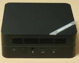 ★MINIS FORUM MiniPC UM560XT (ベアボーンキット・500GB SSD・8GBメモリ付き）★