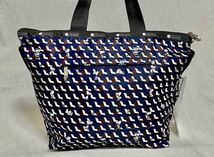 レスポートサック LeSportsac 4360 DELUXE EASY CARRY TOTE U138 ピーナッツジオメトリック_画像2