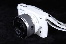Nikon 1 J1 レンズ 1NIKKOR 10-30mm 1:3.5-5.6 VR ニコン 一眼 デジタルカメラ ボディ ホワイトカラー 写真 005IDGA31_画像2