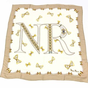 ◆NINA RICCI ニナリッチ スカーフ◆ アイボリー/ベージュ シルク100％ 絹 宝飾柄 NRビッグロゴ リボン レディース カレ 服飾小物