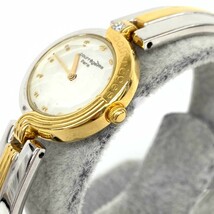 ◆Courreges クレージュ 腕時計 クオーツ◆4N20 シルバーカラー×ゴールドカラー SS レディース バングルウォッチ watch_画像4