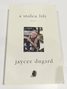 a stolen life jaycee dugard　洋書/英語/ジェイシー・リー・デュガード誘拐事件/回想録【ac03j】