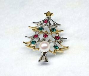 【遊び心のある真珠】Xmasセール：あこや真珠のクリスマスツリーブローチ③／真ちゅう