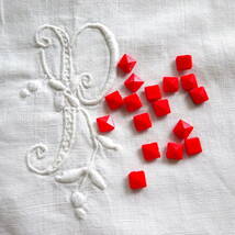19世紀末-20世紀 7mm角 14点 フランス ルージュ 赤 ファセット フレンチジェット ガラスボタン 縫製 服飾釦 装飾 アンティーク_画像2
