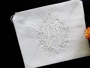 1900年初期 刺繍はぎれ フランス 立体 モノグラム イニシャル 縫製 刺繍 スカラップ はぎれ 素材リメイク パーツ アンティーク